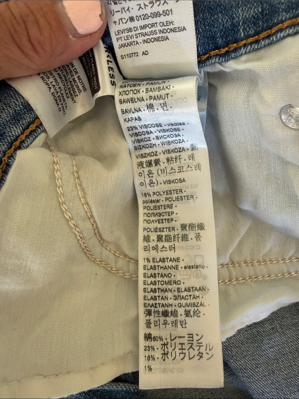 Levi’s EUC Size 28 Light Wash Denim Women’s Shorts - Picture 4 of 4